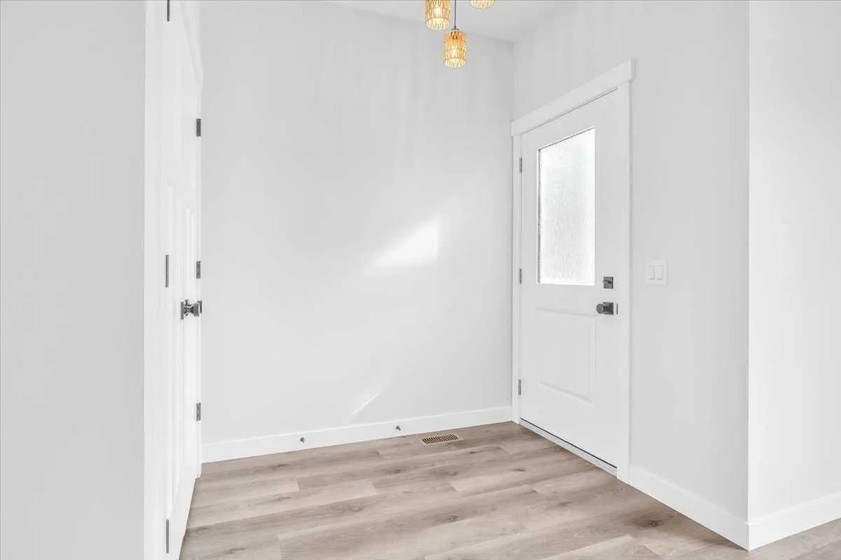Semi Detached (Half Duplex)