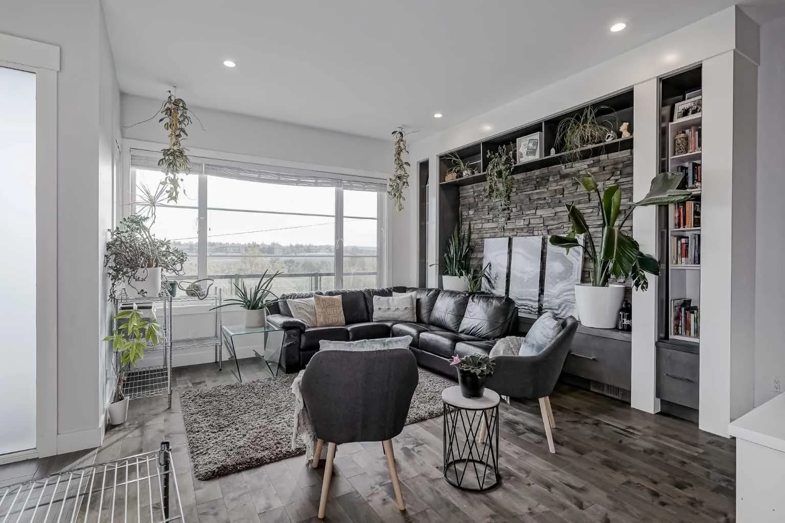 Semi Detached (Half Duplex)