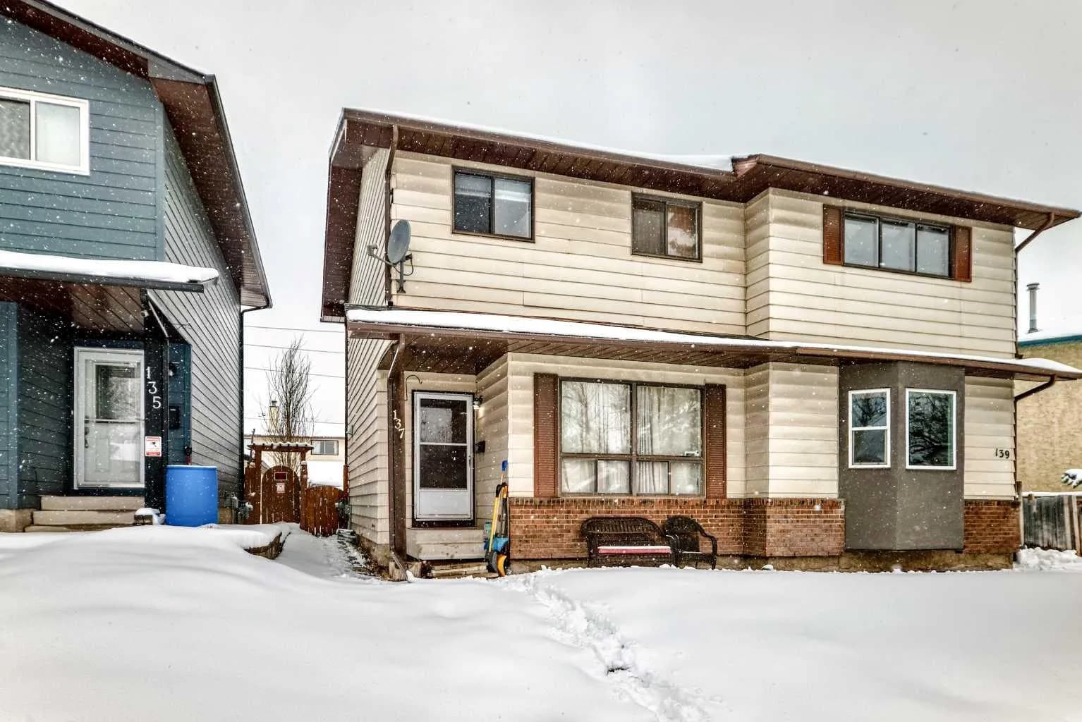 Semi Detached (Half Duplex)