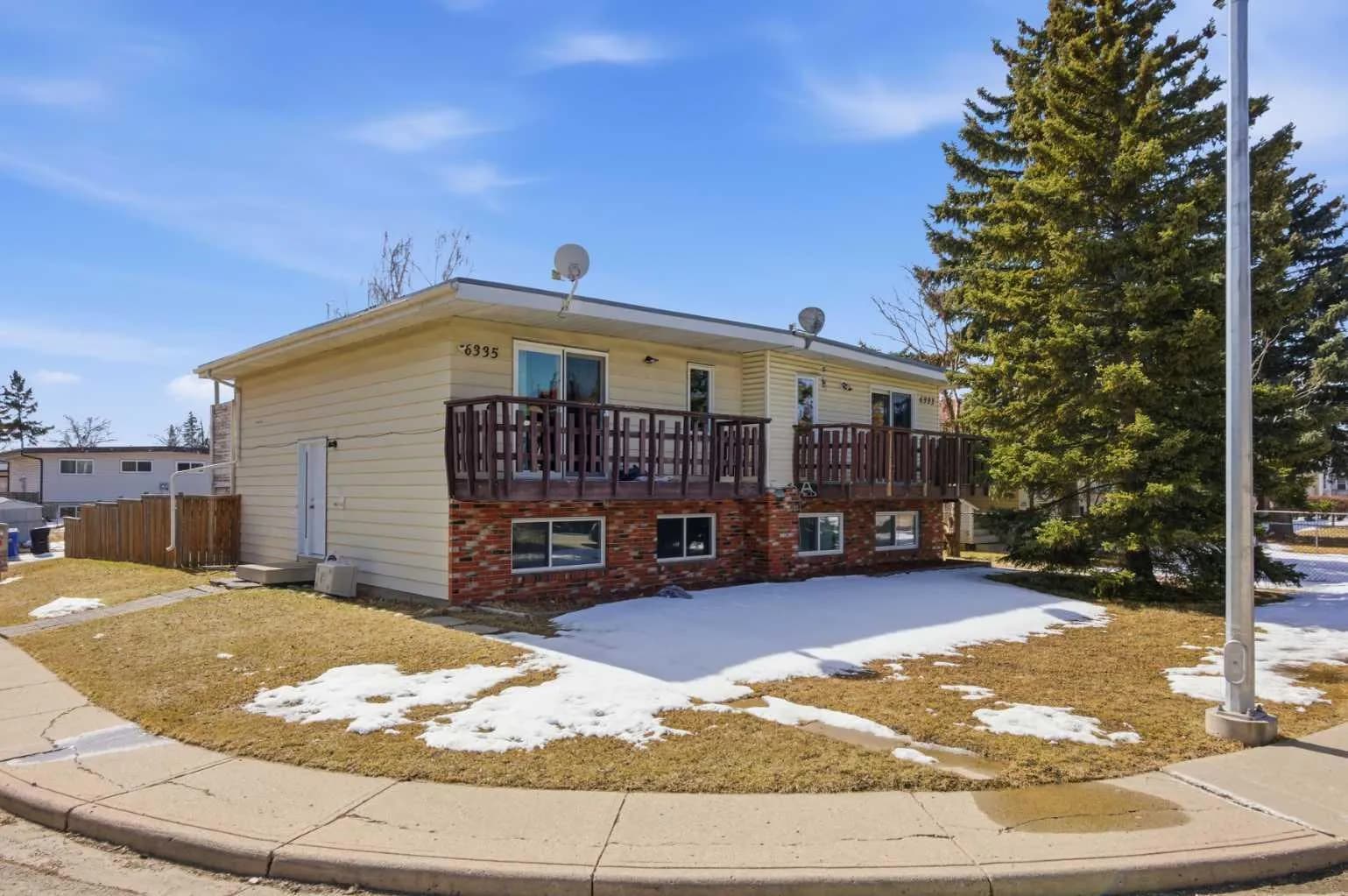 Semi Detached (Half Duplex)