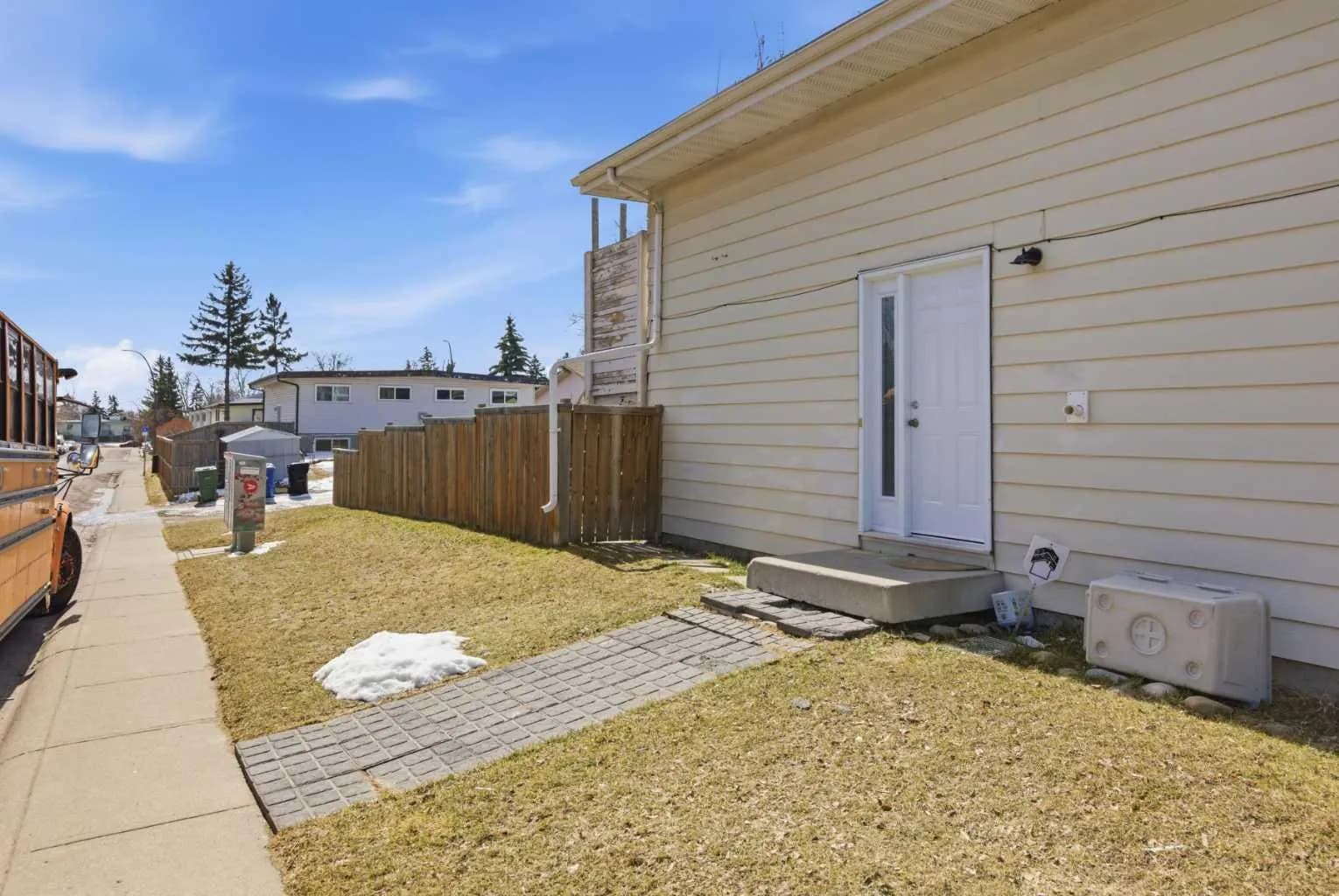 Semi Detached (Half Duplex)
