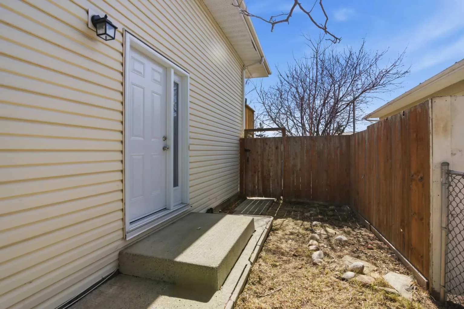 Semi Detached (Half Duplex)