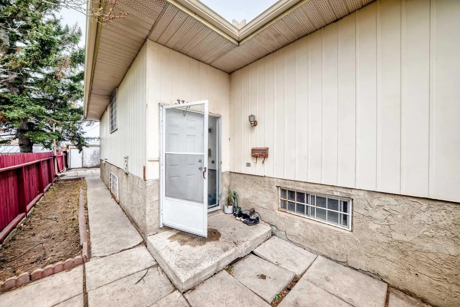 Semi Detached (Half Duplex)