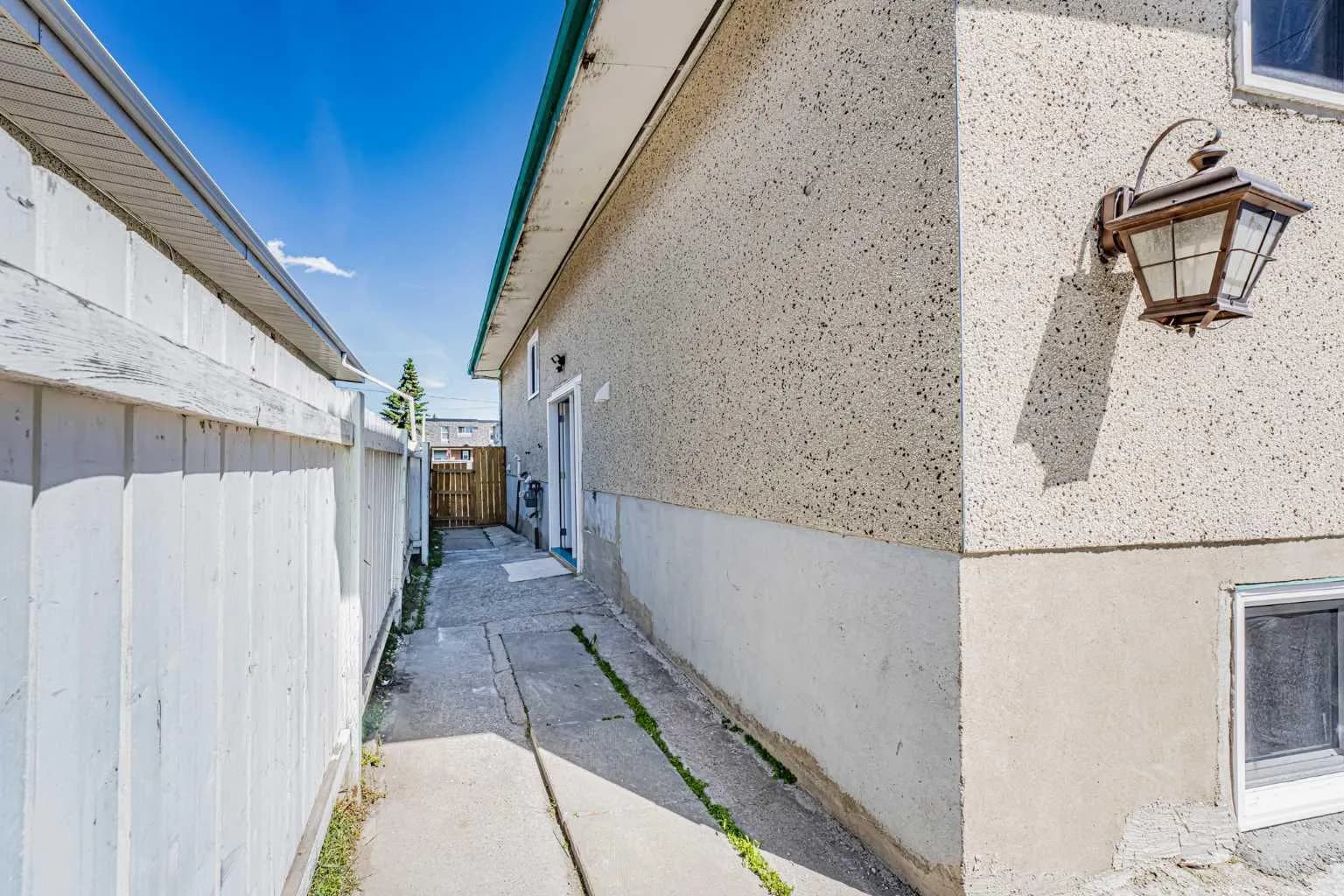 Semi Detached (Half Duplex)