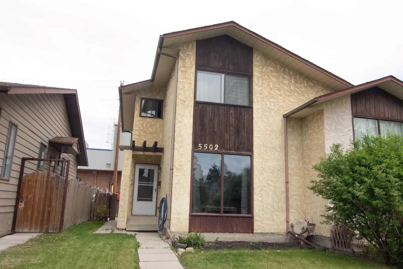 Semi Detached (Half Duplex)