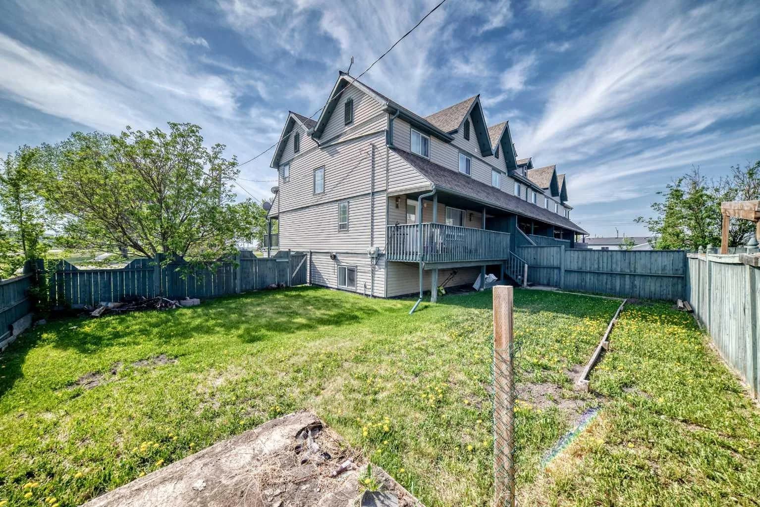 Semi Detached (Half Duplex)
