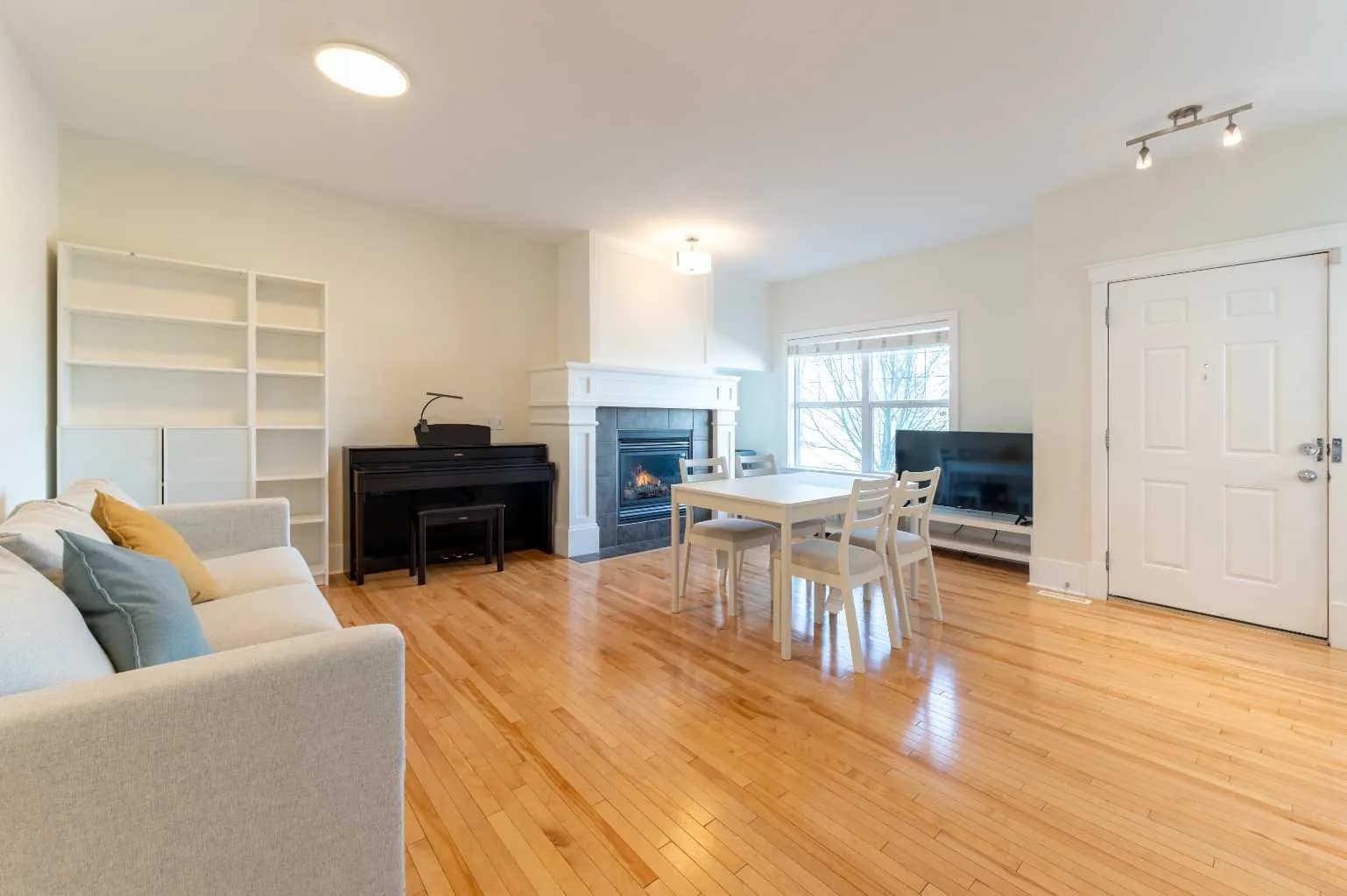 Semi Detached (Half Duplex)