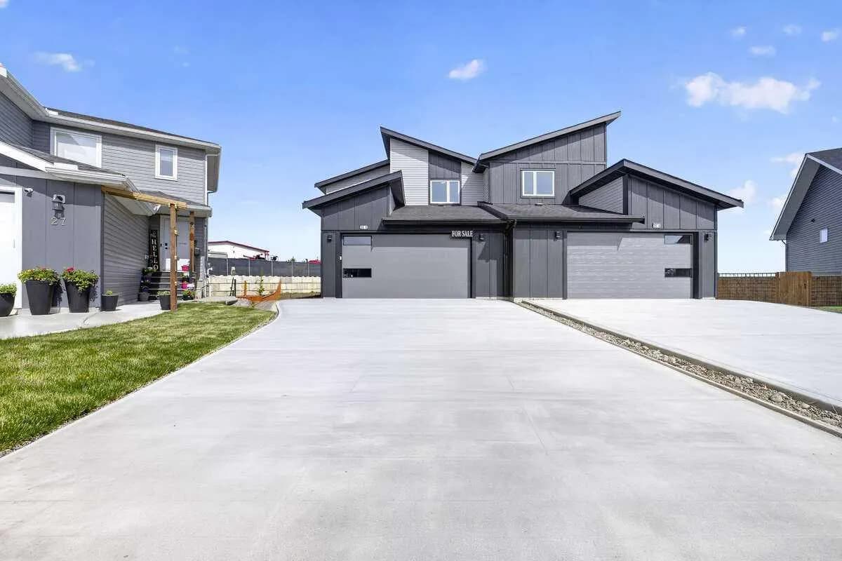 Semi Detached (Half Duplex)