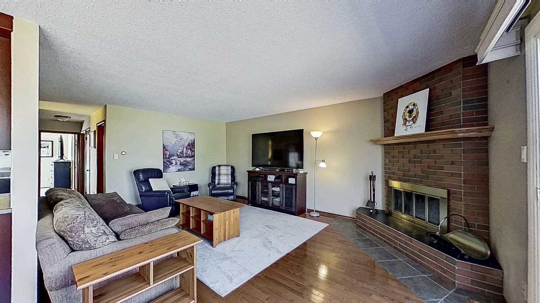 Semi Detached (Half Duplex)