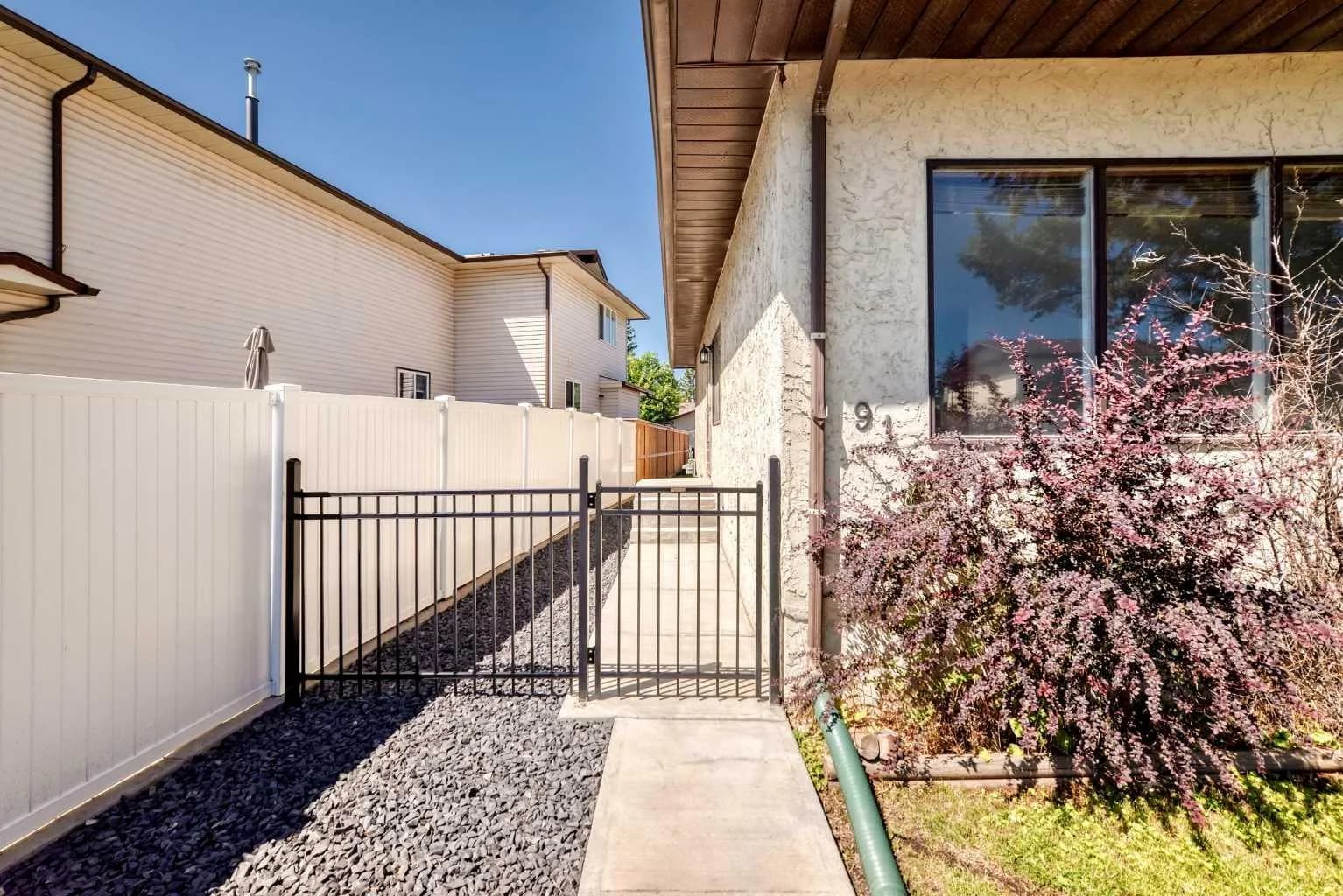 Semi Detached (Half Duplex)