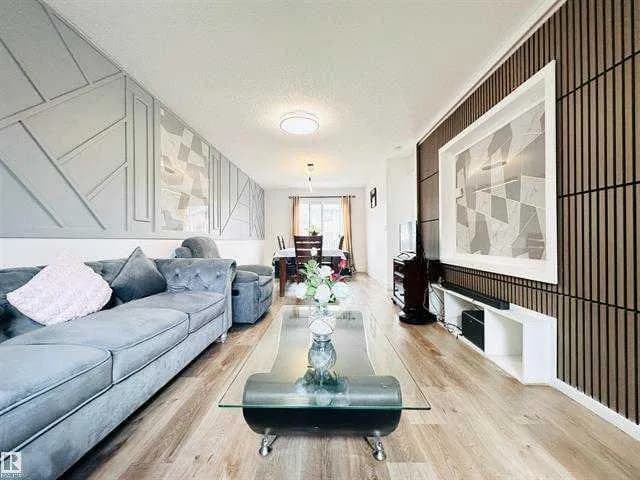 Semi Detached (Half Duplex)