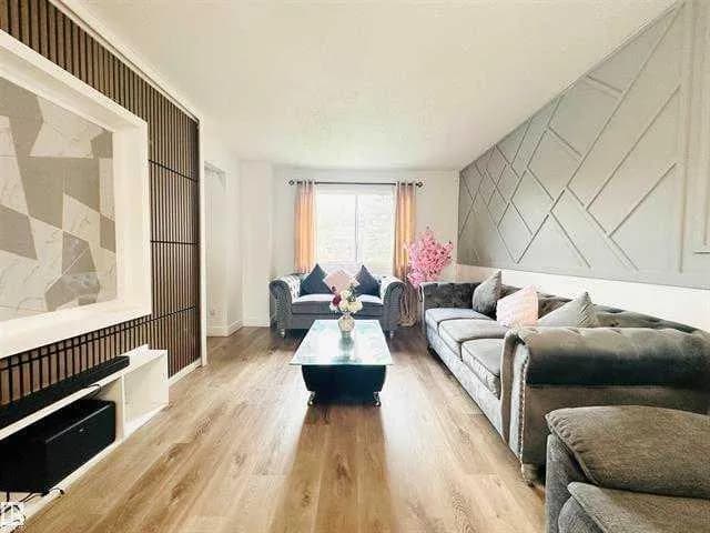 Semi Detached (Half Duplex)