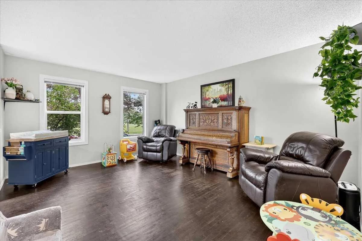 Semi Detached (Half Duplex)