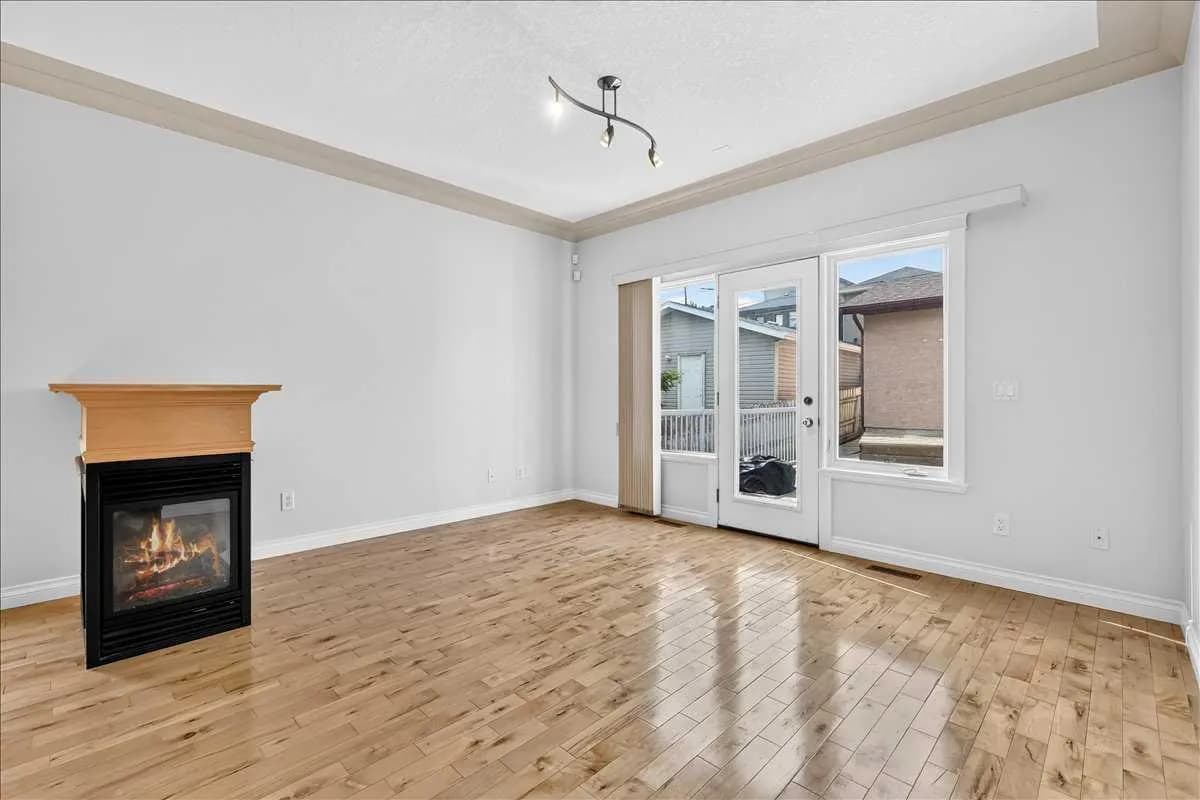 Semi Detached (Half Duplex)