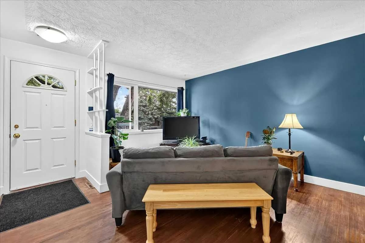 Semi Detached (Half Duplex)