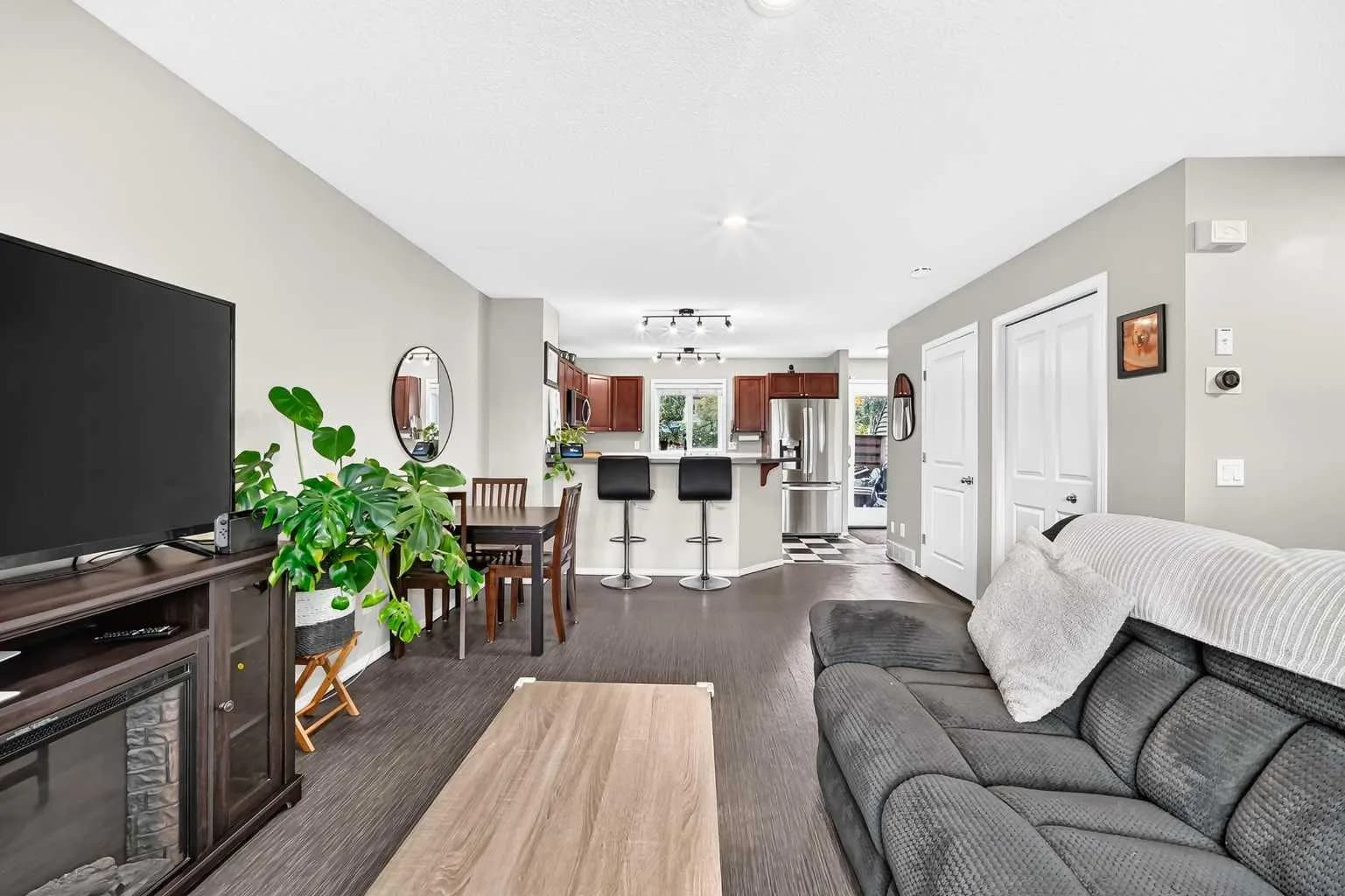 Semi Detached (Half Duplex)