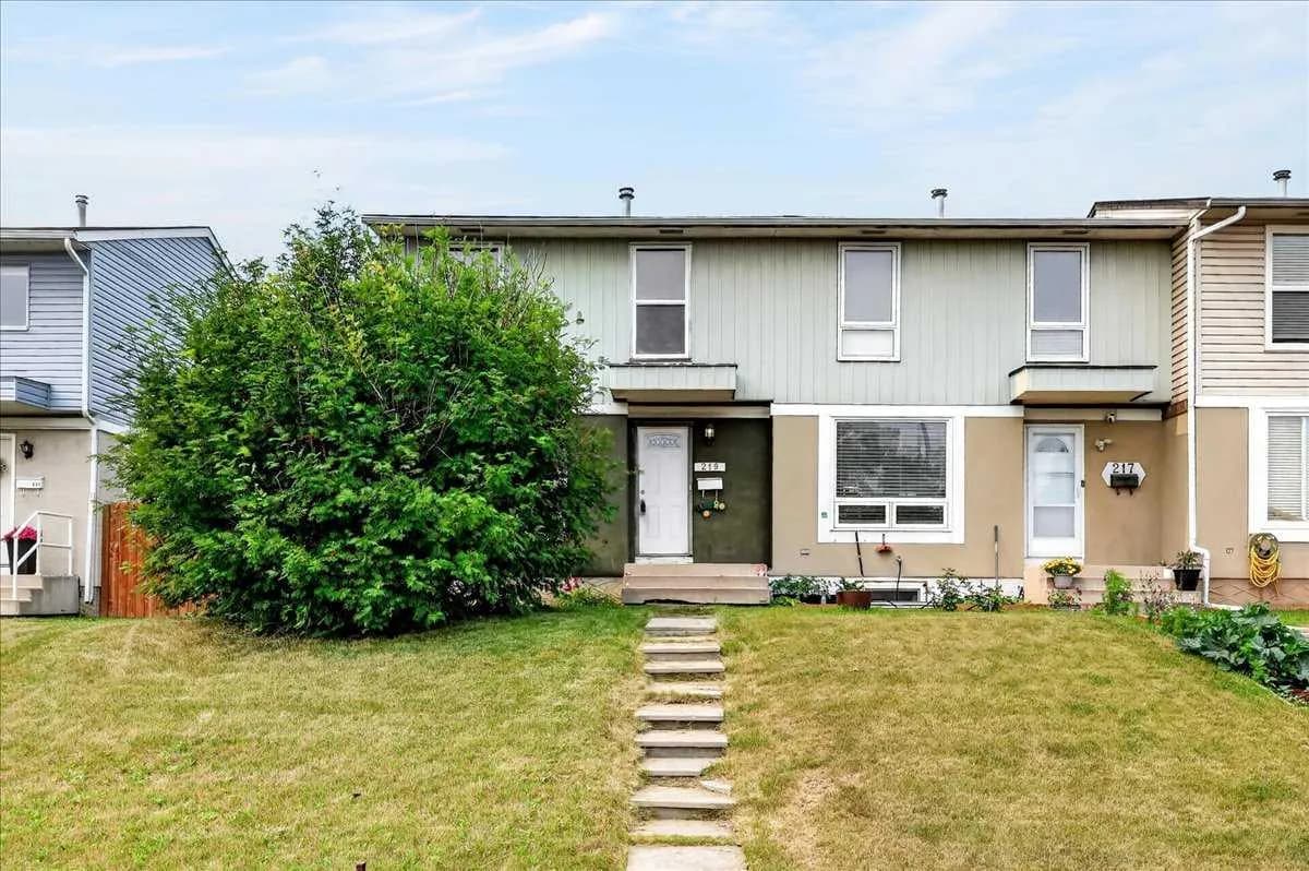 Semi Detached (Half Duplex)