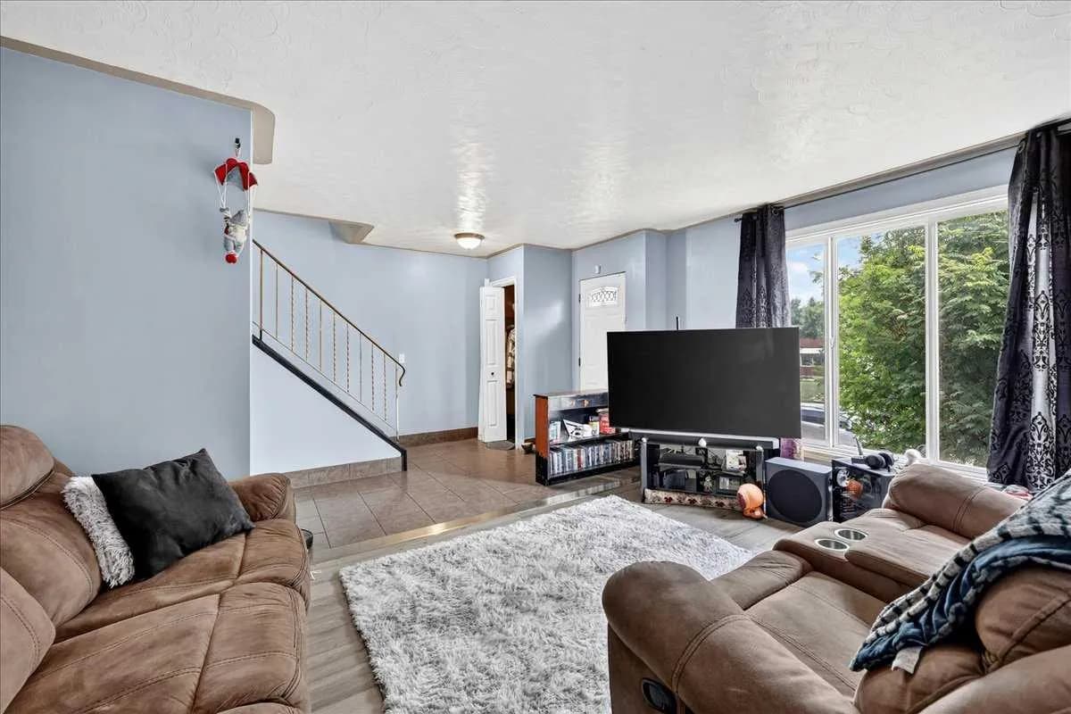 Semi Detached (Half Duplex)