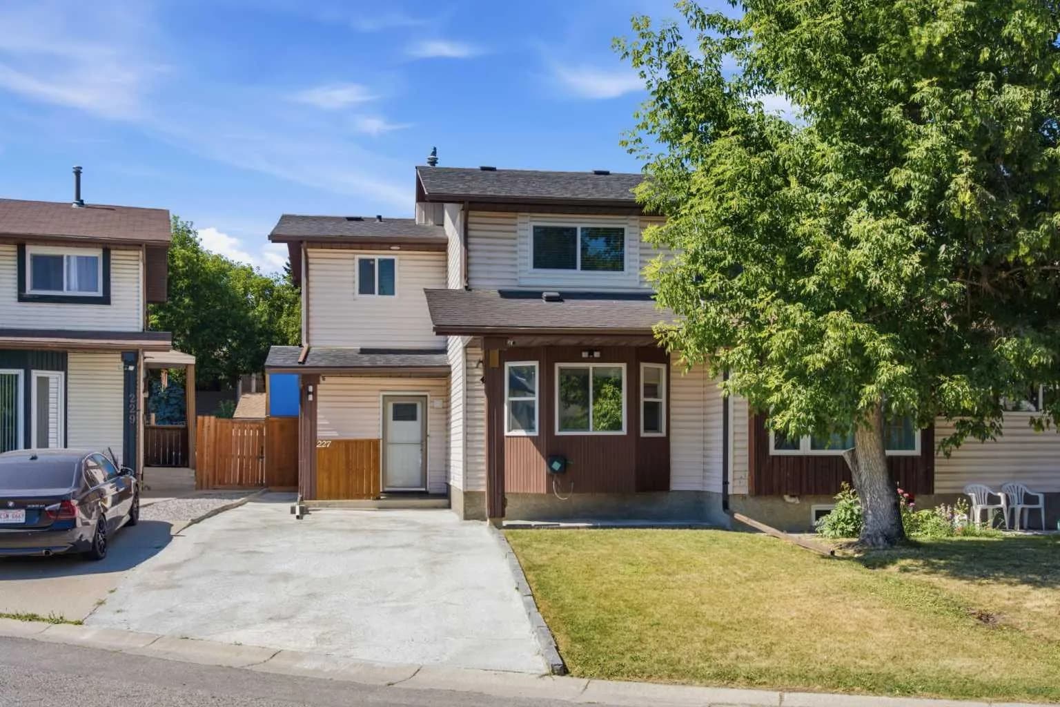 Semi Detached (Half Duplex)