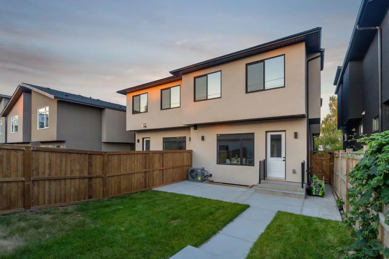 Semi Detached (Half Duplex)