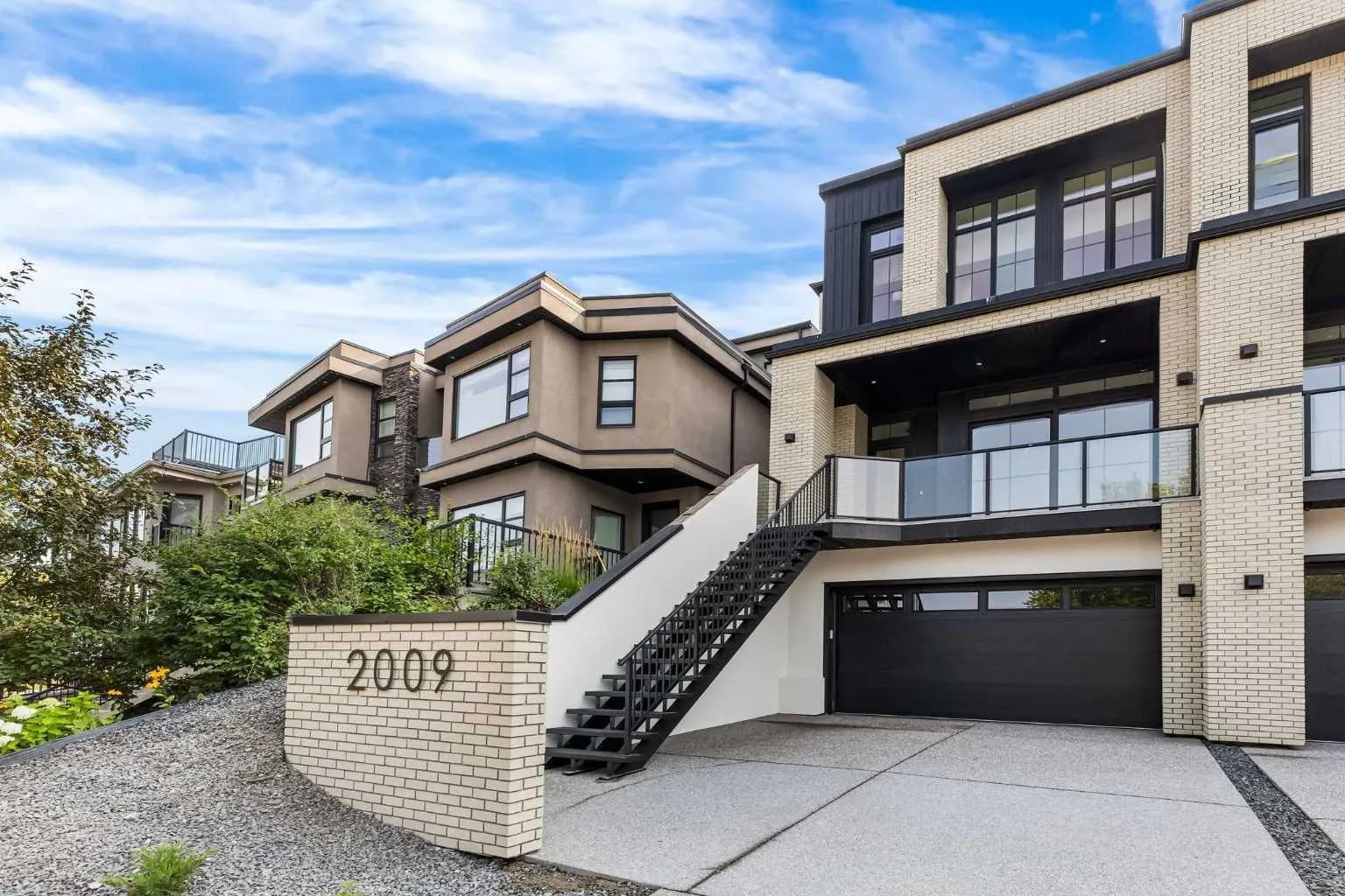 Semi Detached (Half Duplex)