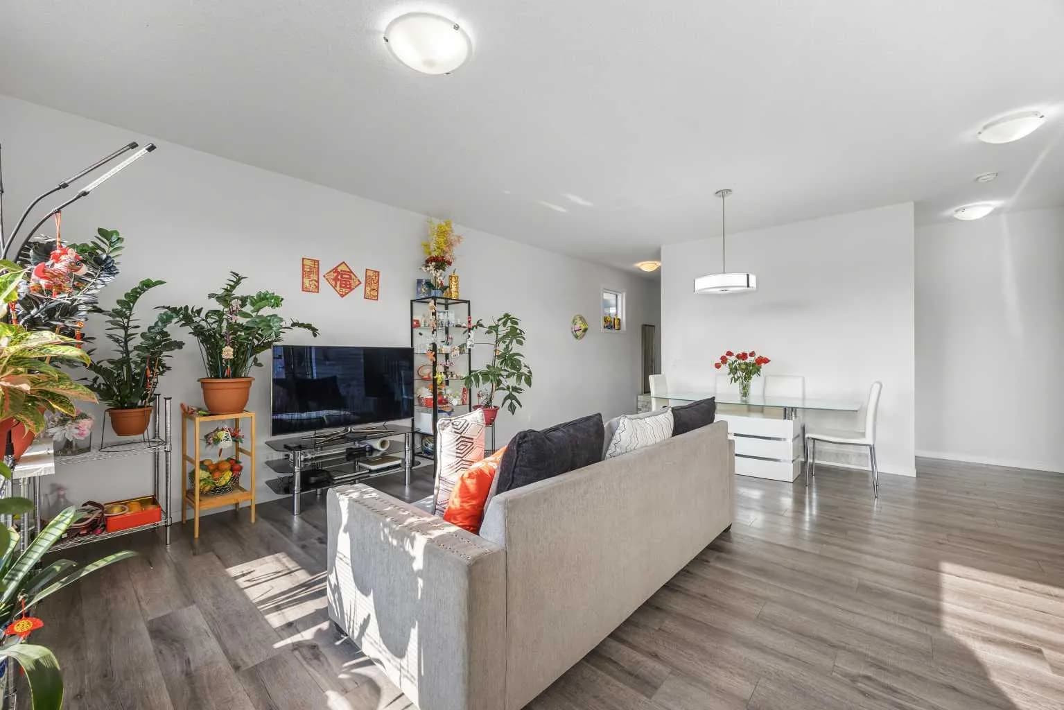 Semi Detached (Half Duplex)