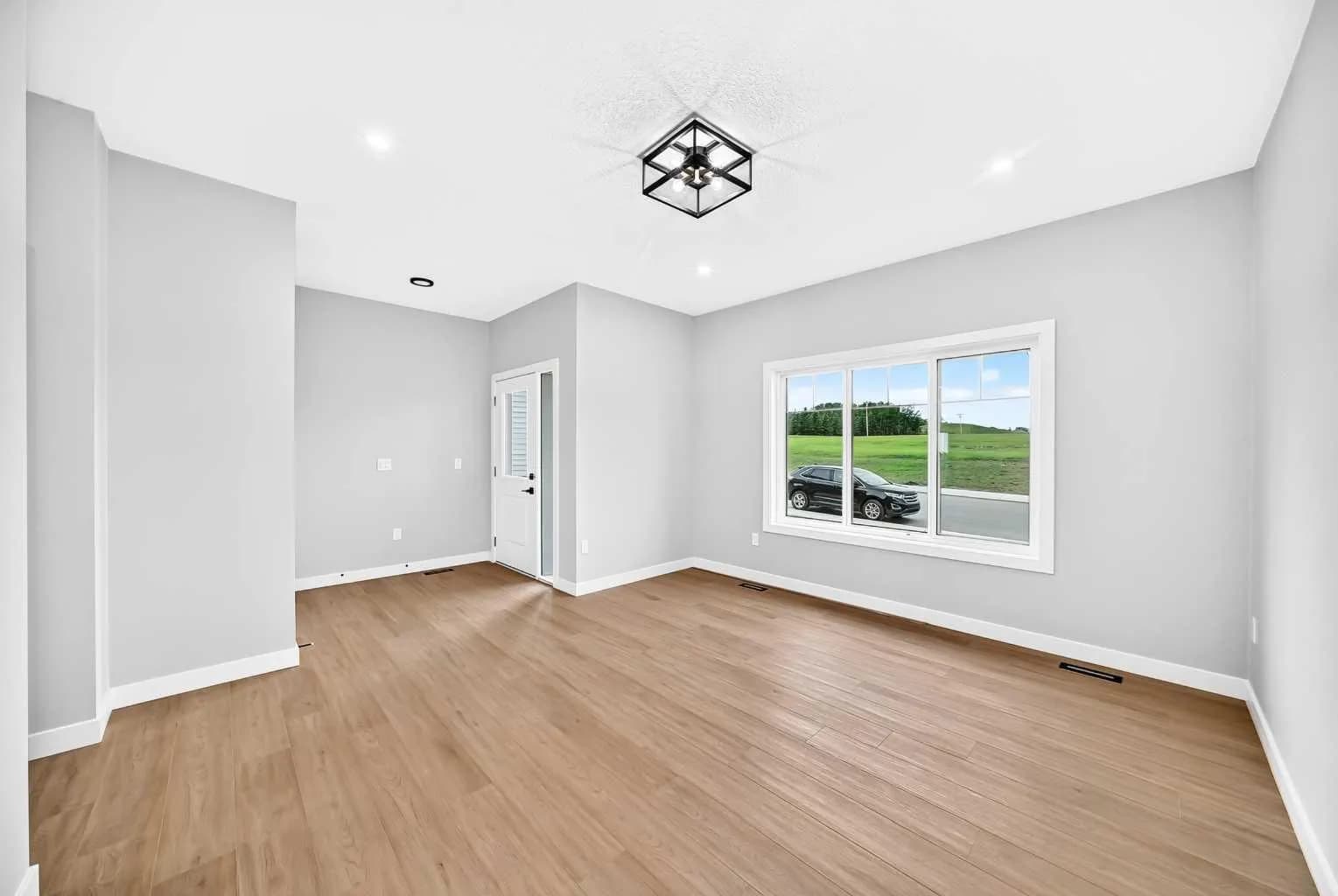 Semi Detached (Half Duplex)