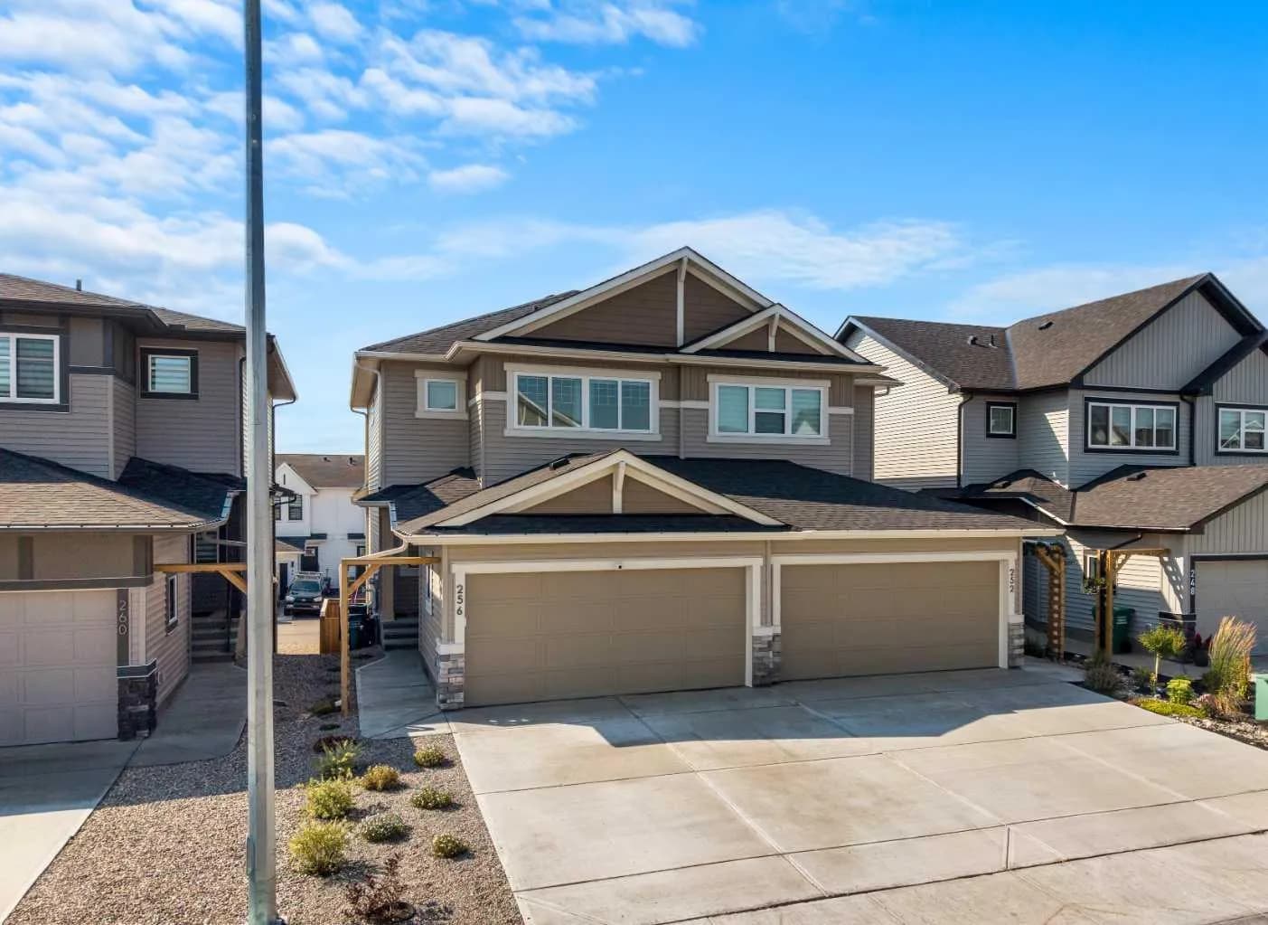 Semi Detached (Half Duplex)