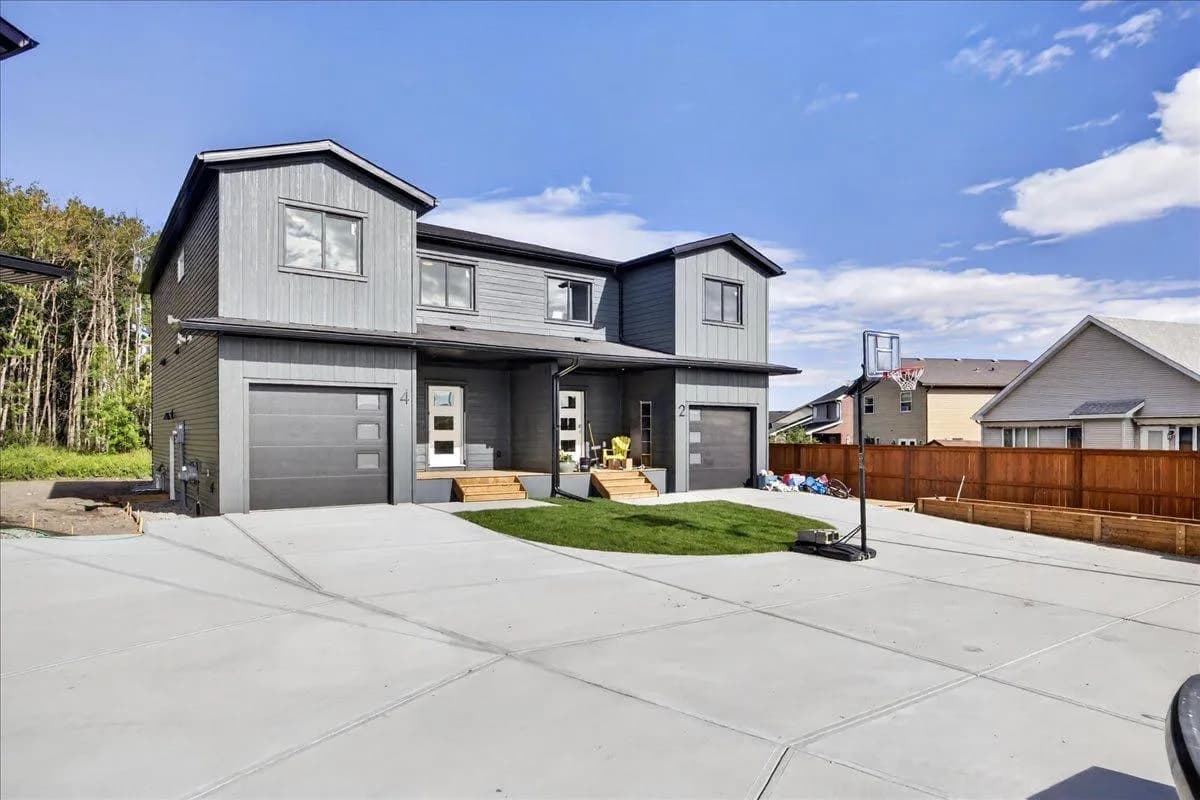 Semi Detached (Half Duplex)