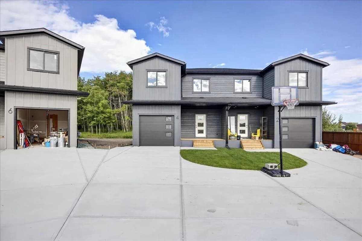 Semi Detached (Half Duplex)