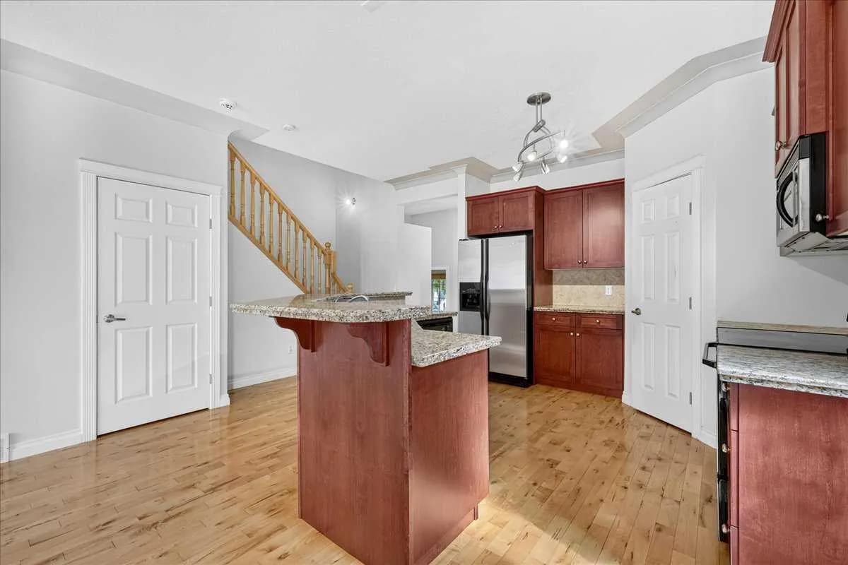 Semi Detached (Half Duplex)
