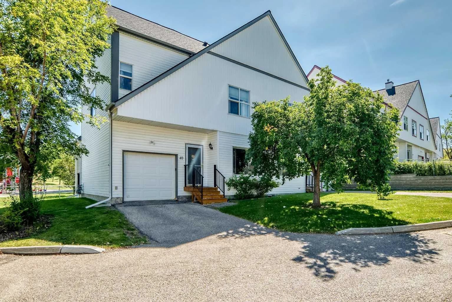 Semi Detached (Half Duplex)