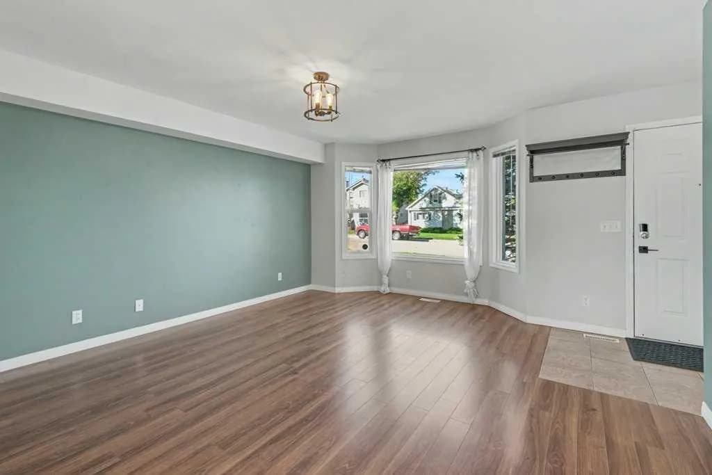 Semi Detached (Half Duplex)