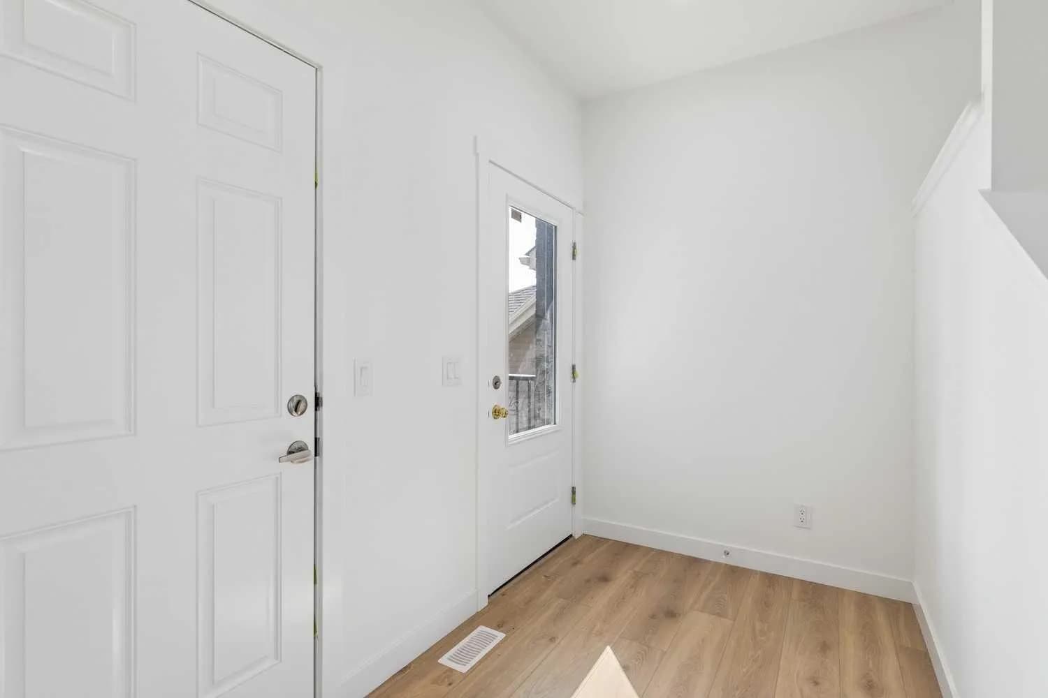 Semi Detached (Half Duplex)