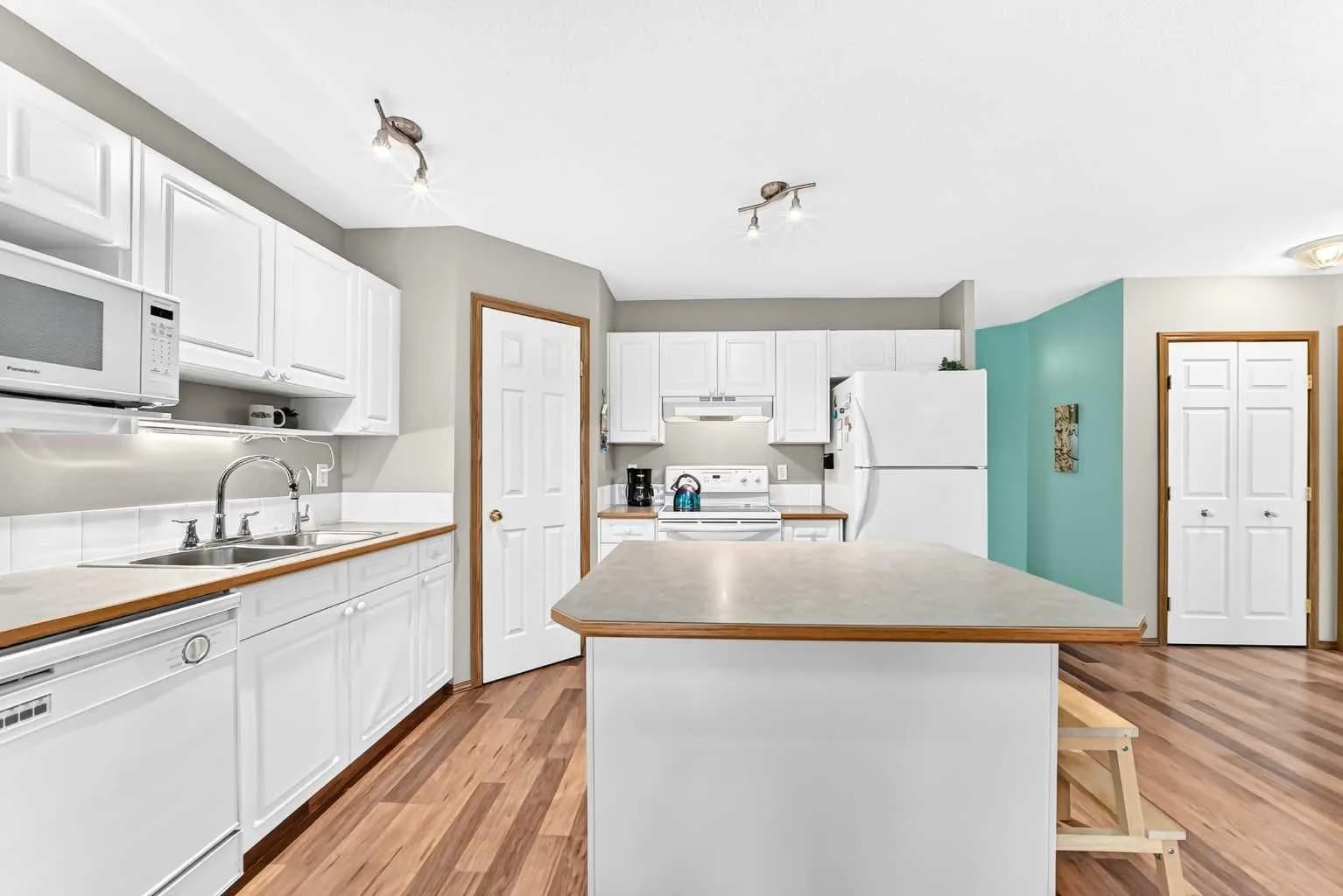 Semi Detached (Half Duplex)