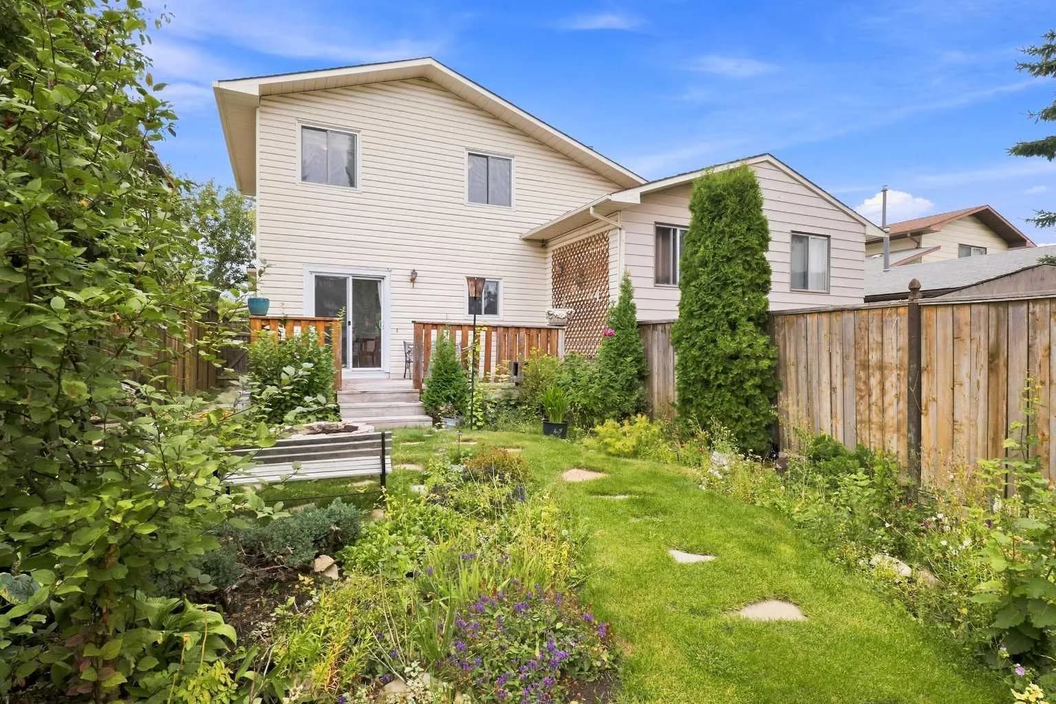 Semi Detached (Half Duplex)