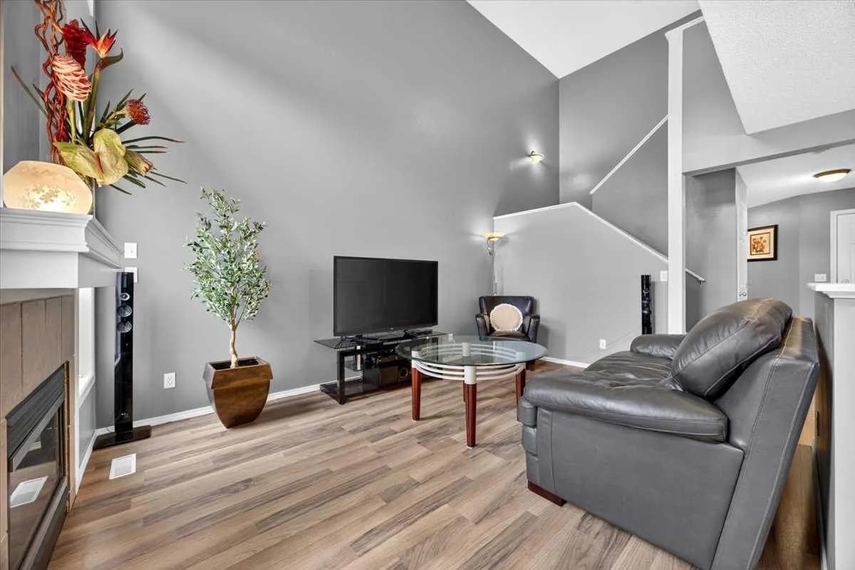 Semi Detached (Half Duplex)