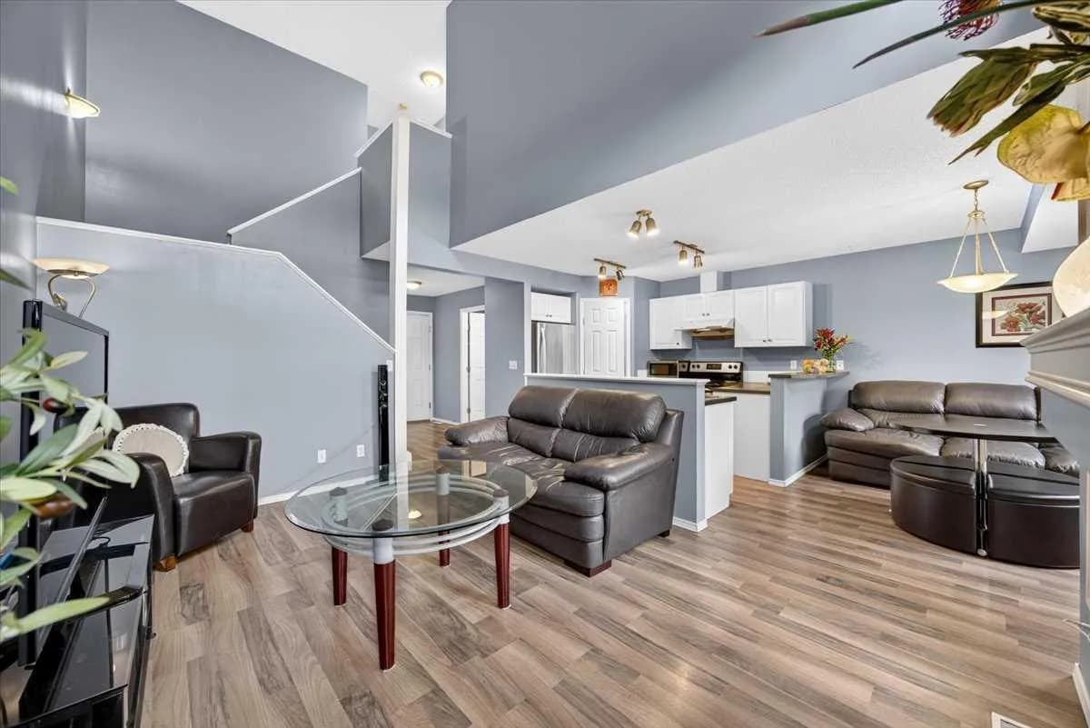 Semi Detached (Half Duplex)