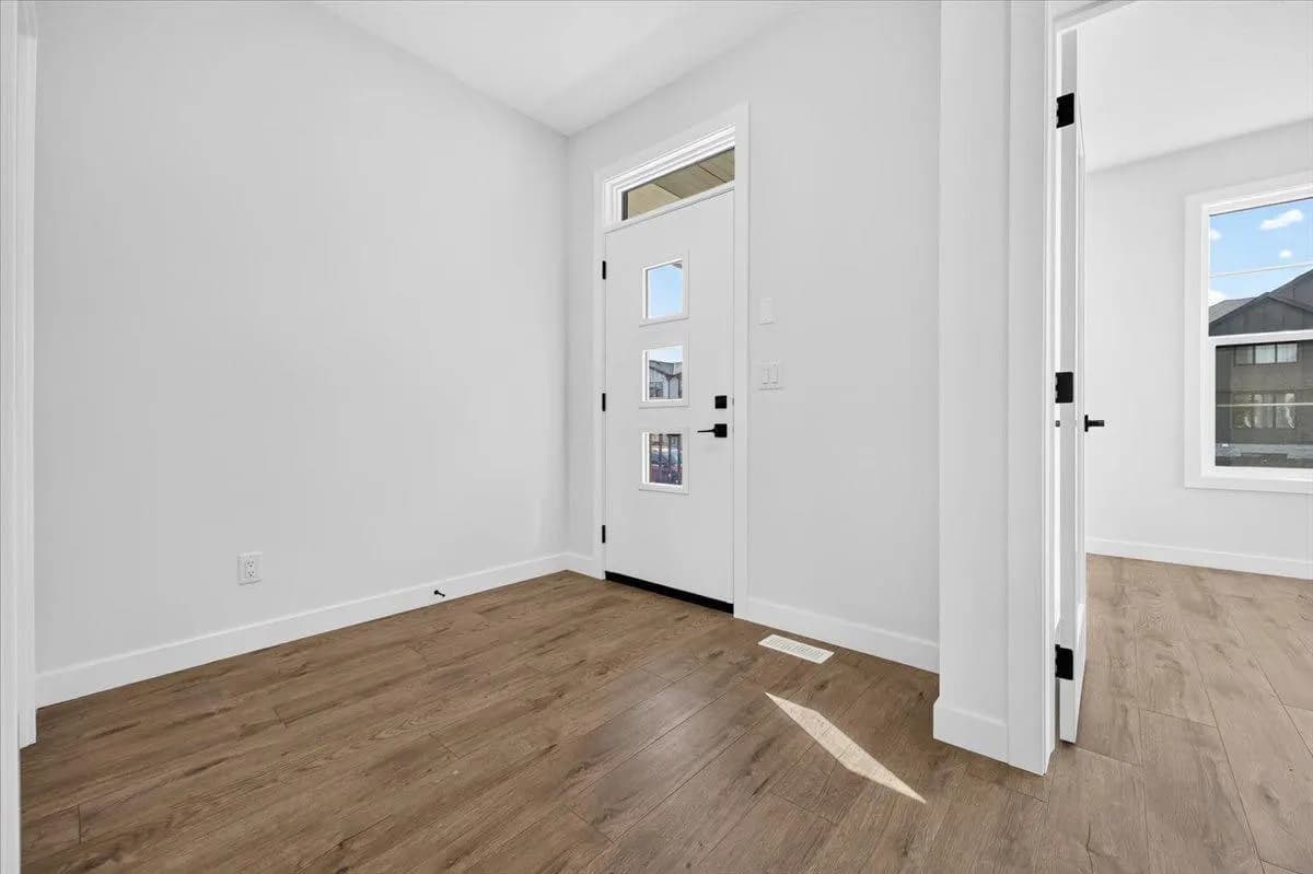 Semi Detached (Half Duplex)