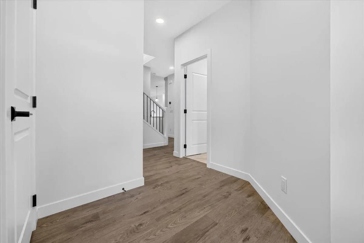 Semi Detached (Half Duplex)