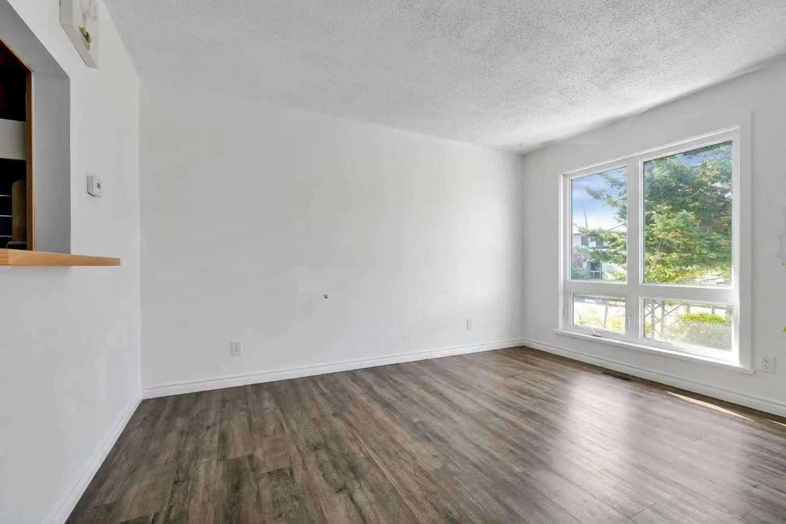 Semi Detached (Half Duplex)