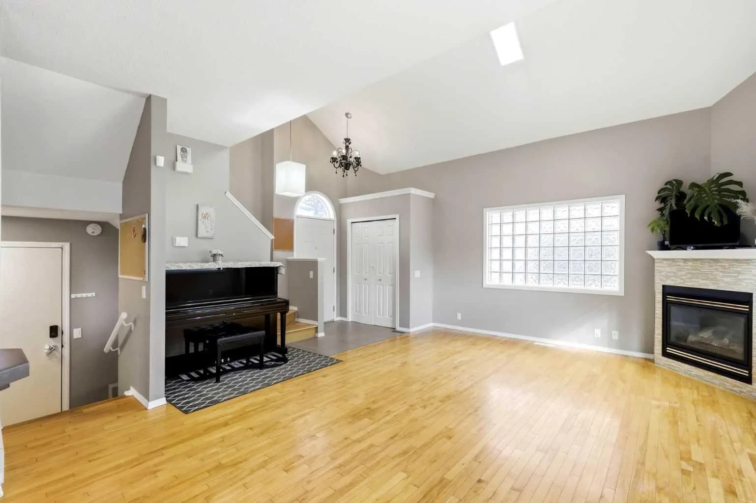 Semi Detached (Half Duplex)