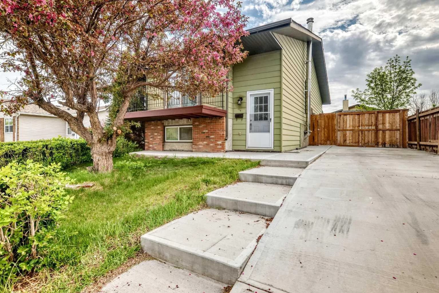 Semi Detached (Half Duplex)