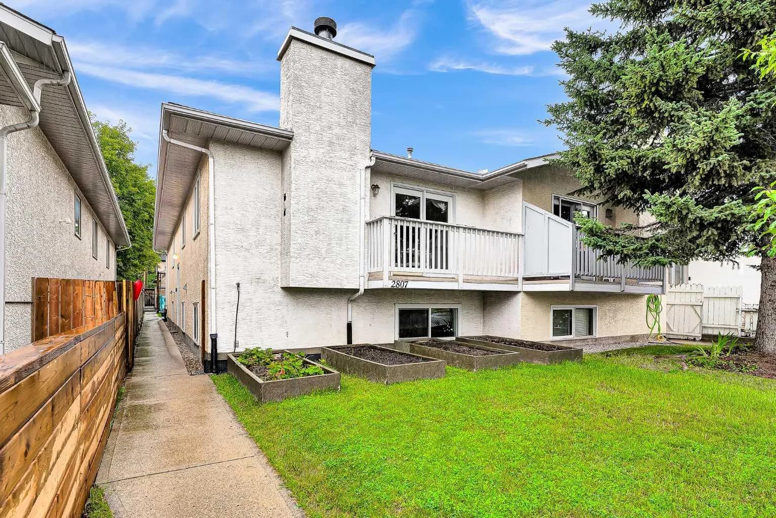 Semi Detached (Half Duplex)